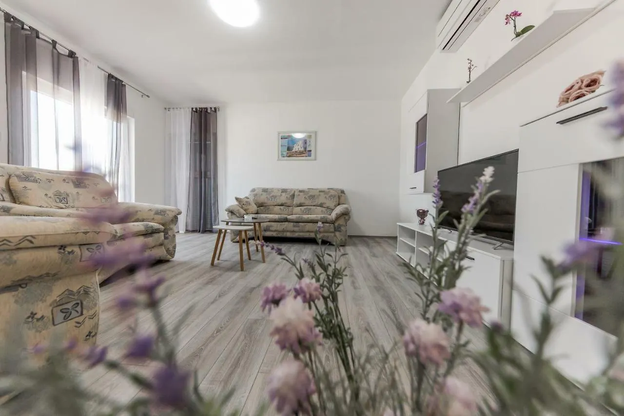 Apartment Tragurion Trogir 0*,