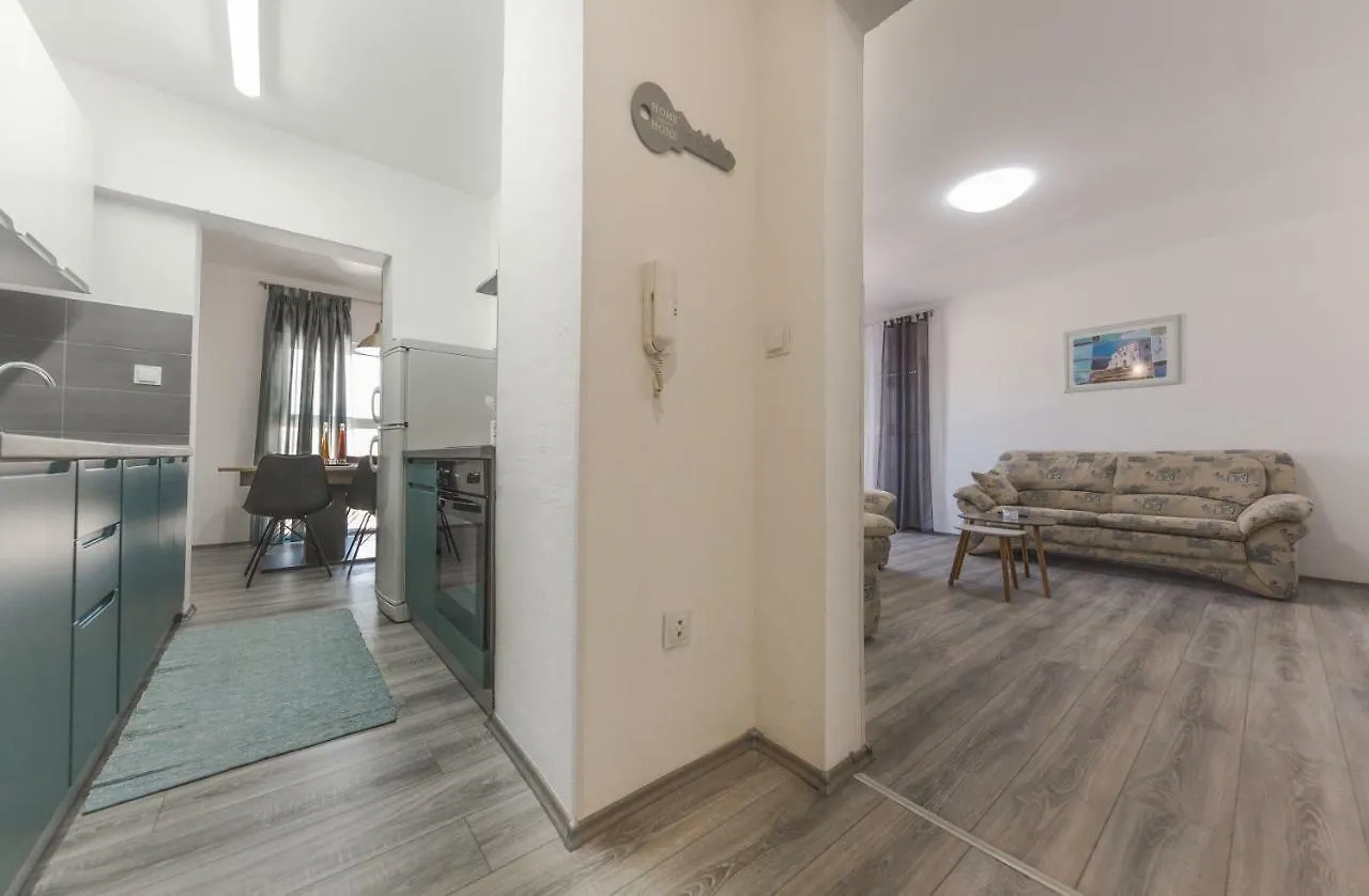Apartment Tragurion Trogir 0*,